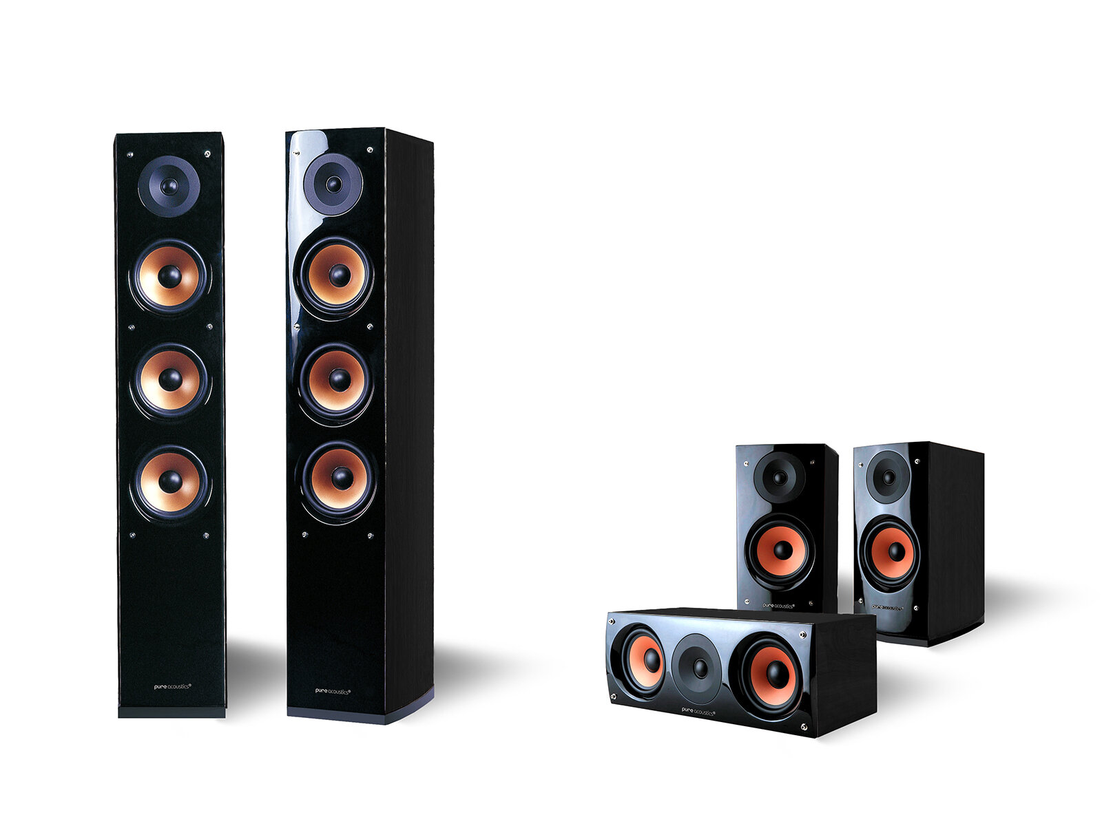 Wiele czarnych głośników z pomarańczowymi stożkami głośnikowymi. Niektóre są wysokie, inne małe.