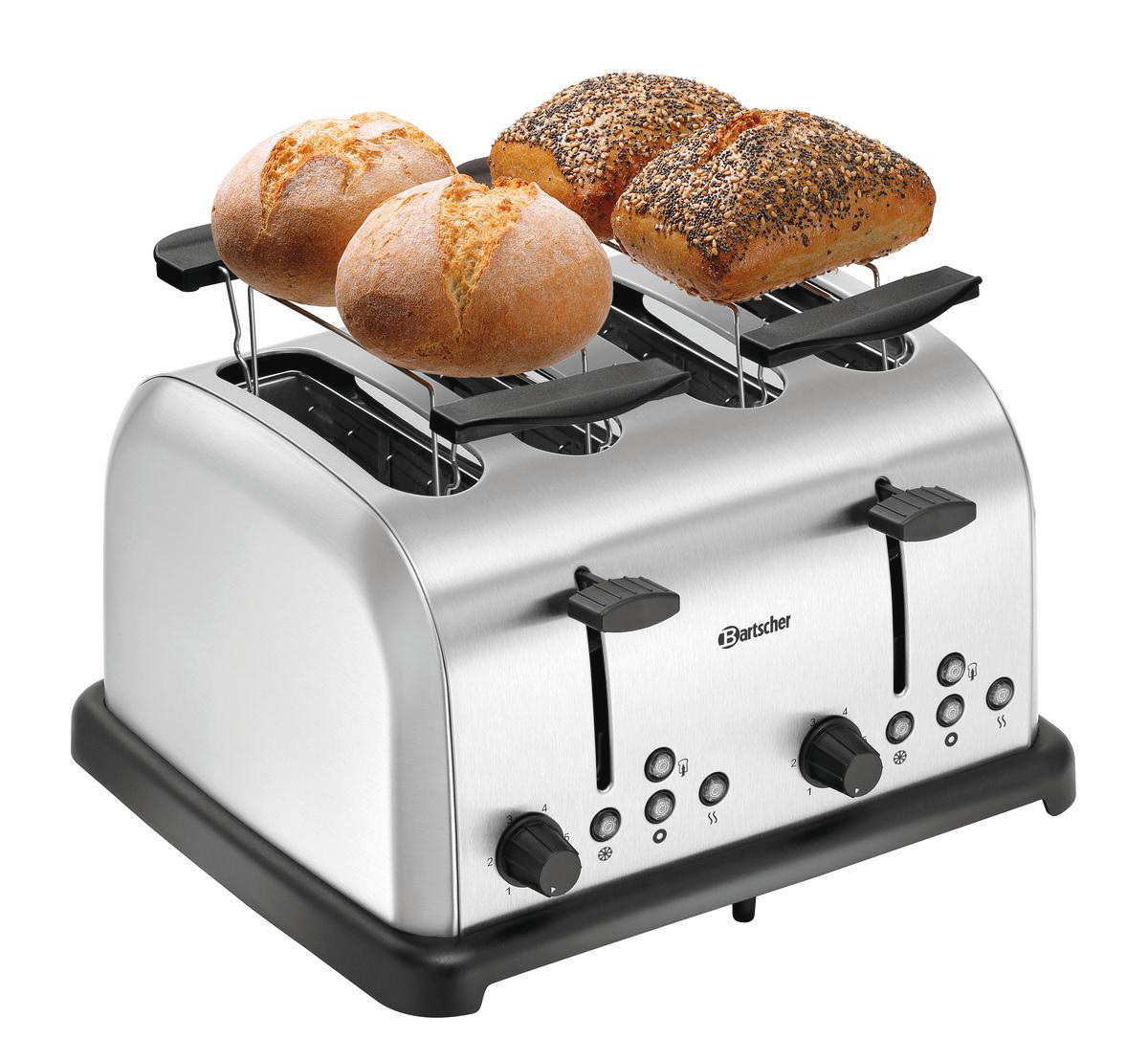 Ein silberner Toaster mit vier Schlitzen. Vier Brötchen liegen oben. Der Toaster hat Knöpfe und ein 'Bartscher'-Logo.
