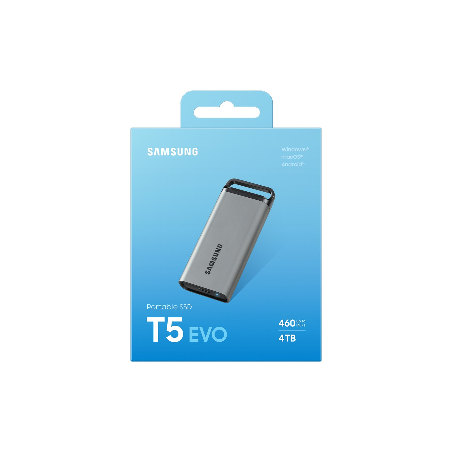 Boîte bleue et blanche contenant un SSD portable Samsung argenté avec une poignée, sur fond bleu.