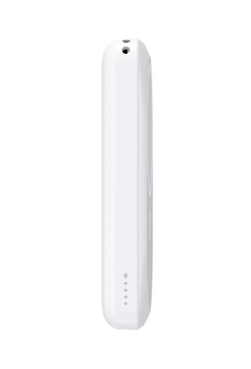 Egy fehér power bank, egy téglalap alakú készülék lekerekített élekkel. Töltésjelzők vannak az oldalán.