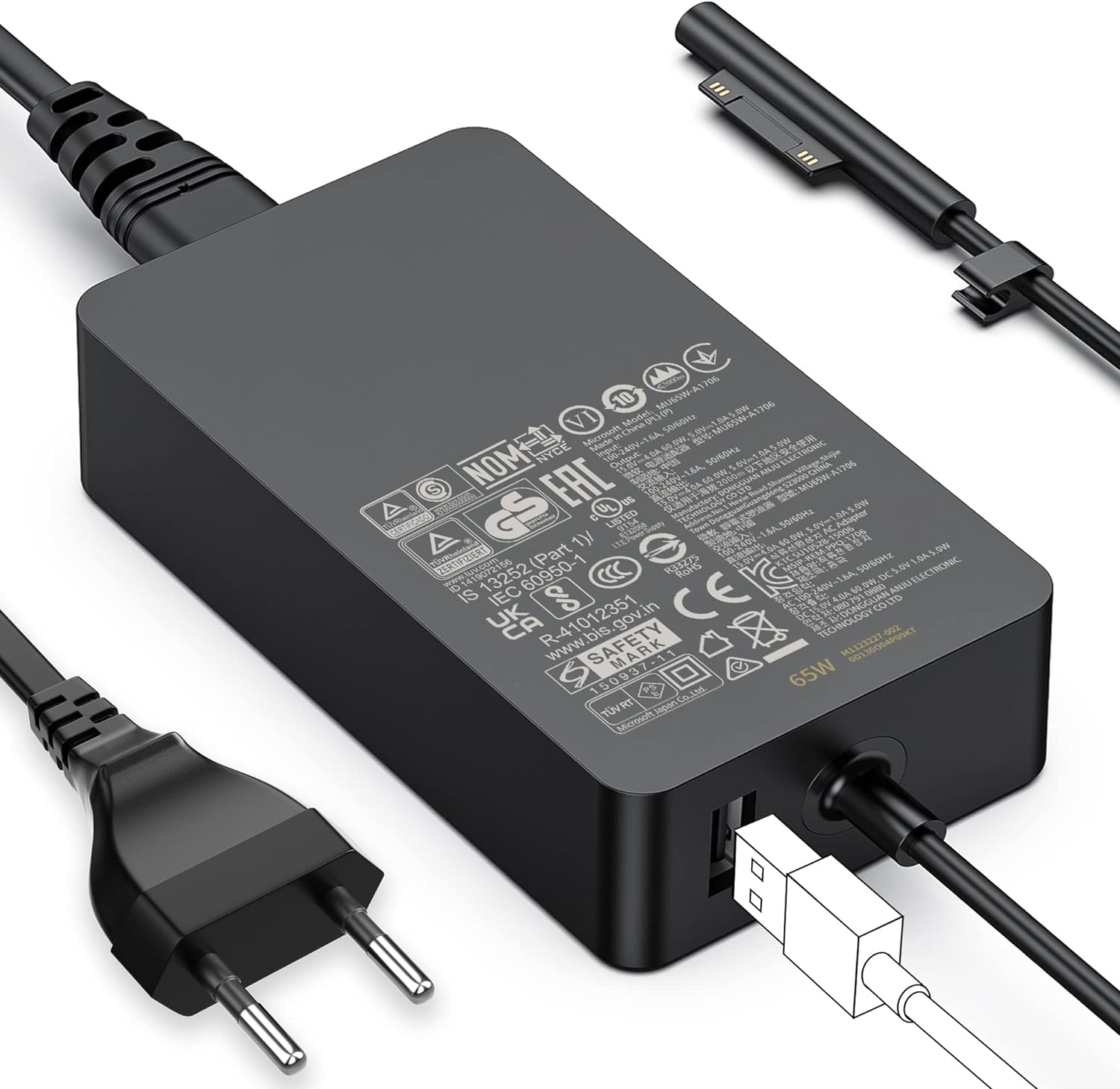 Adaptador de corriente negro de 65W con puerto USB, enchufe y cable. Fondo blanco.