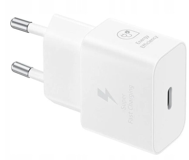 Biała ładowarka z dwoma bolcami i portem USB-C, z tekstem Super Fast Charging, na białym tle.