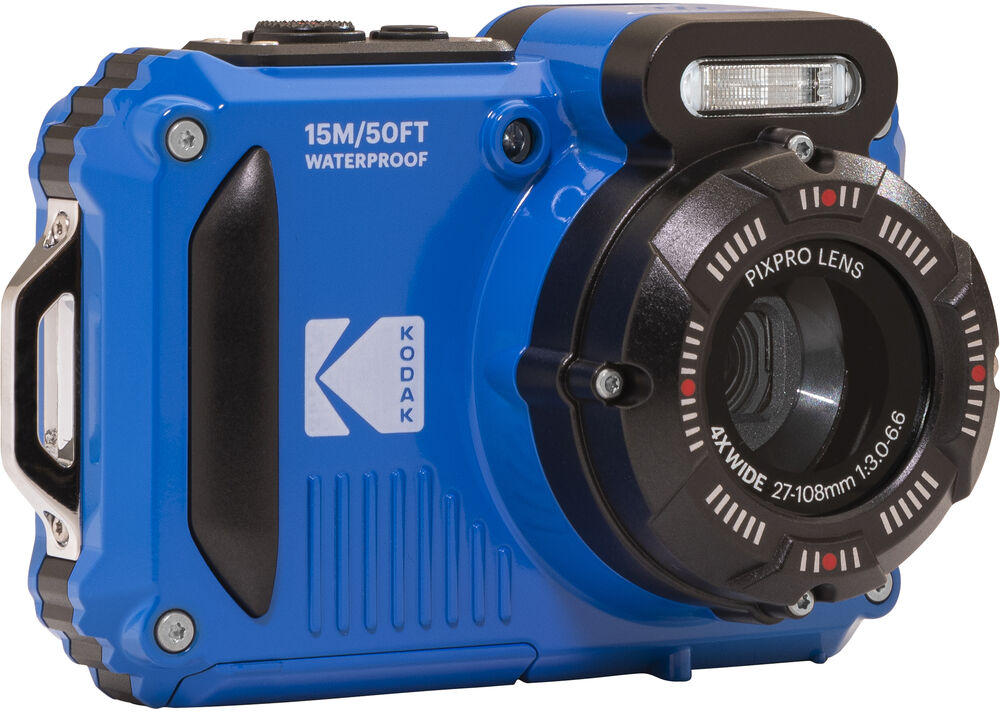 Kék Kodak vízálló fényképezőgép fekete lencsével, gombokkal és fogantyúval. Látható a '15M/50FT Waterproof' felirat.