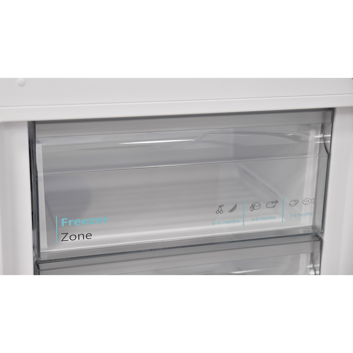 Vrieslade met labels. Tekst zegt 'Freezer Zone'. Iconen voor 0-12 maanden, 6-8 maanden, 2-6 maanden.