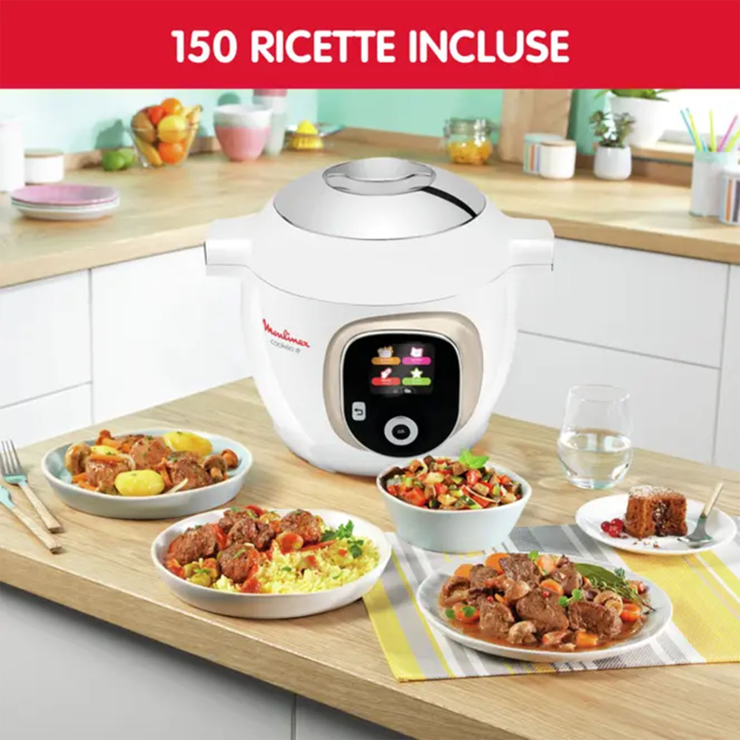 Un Moulinex Cookeo bianco con piatti di cibo e un bicchiere d'acqua.