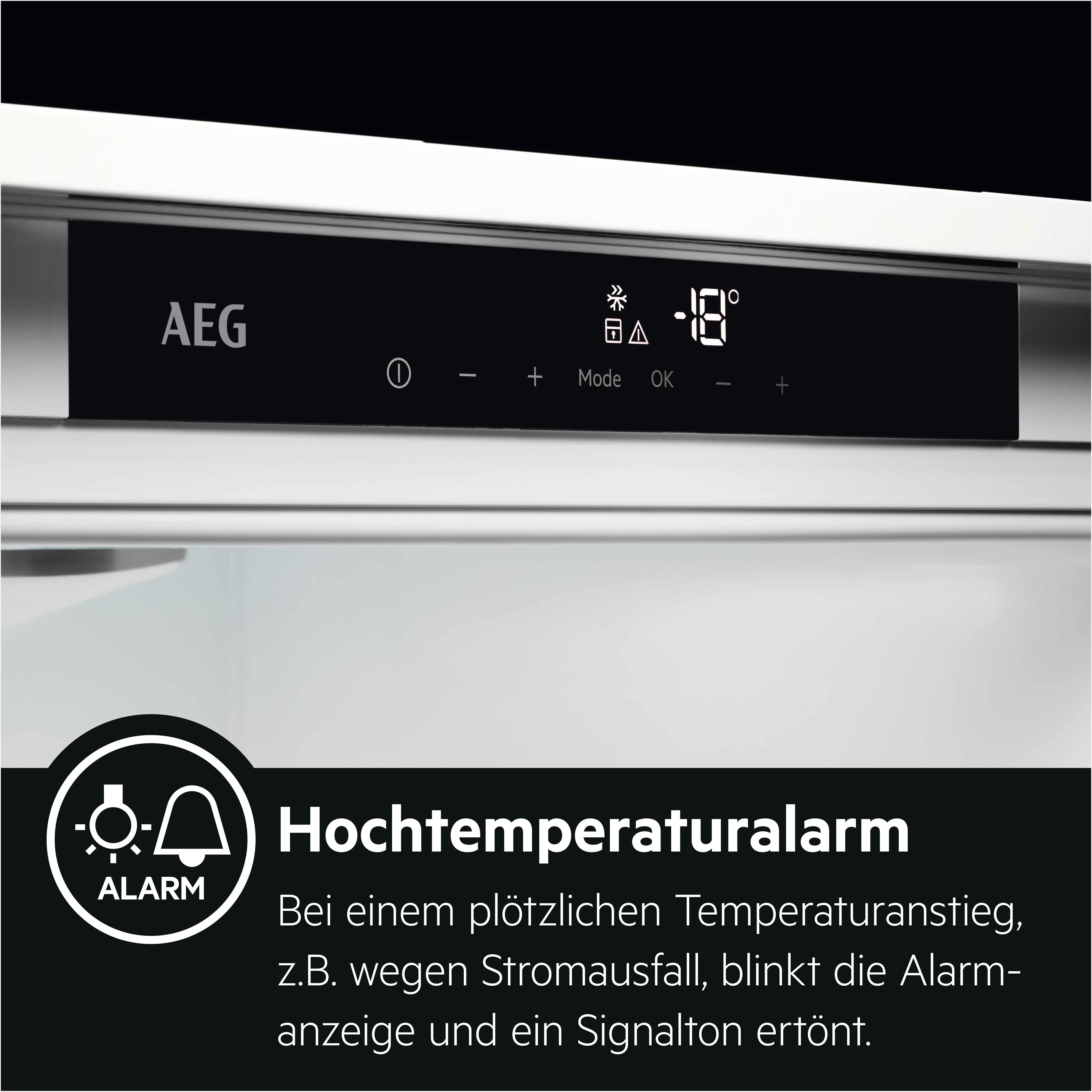 AEG-Kühlschrank-Bedienfeld. Zeigt Temperatur und Einstellungen an. Alarm-Symbol und Text vorhanden.