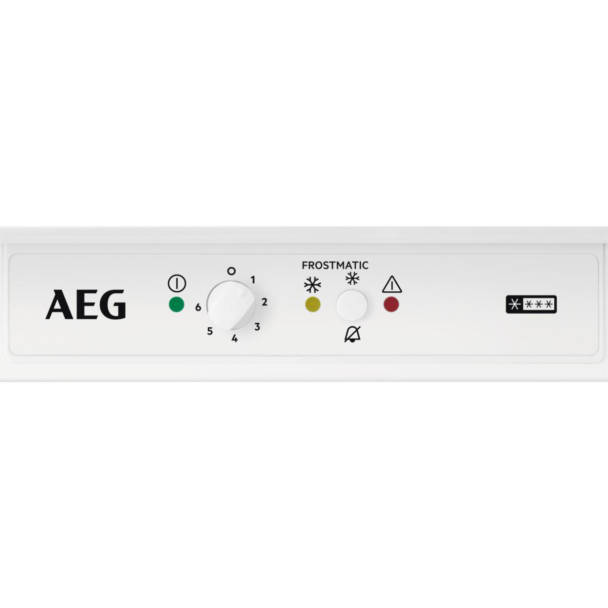 AEG-Gerätebedienfeld mit Drehknopf und Lichtern.