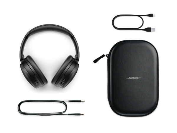 Auriculares negros, estuche y dos cables sobre fondo blanco.