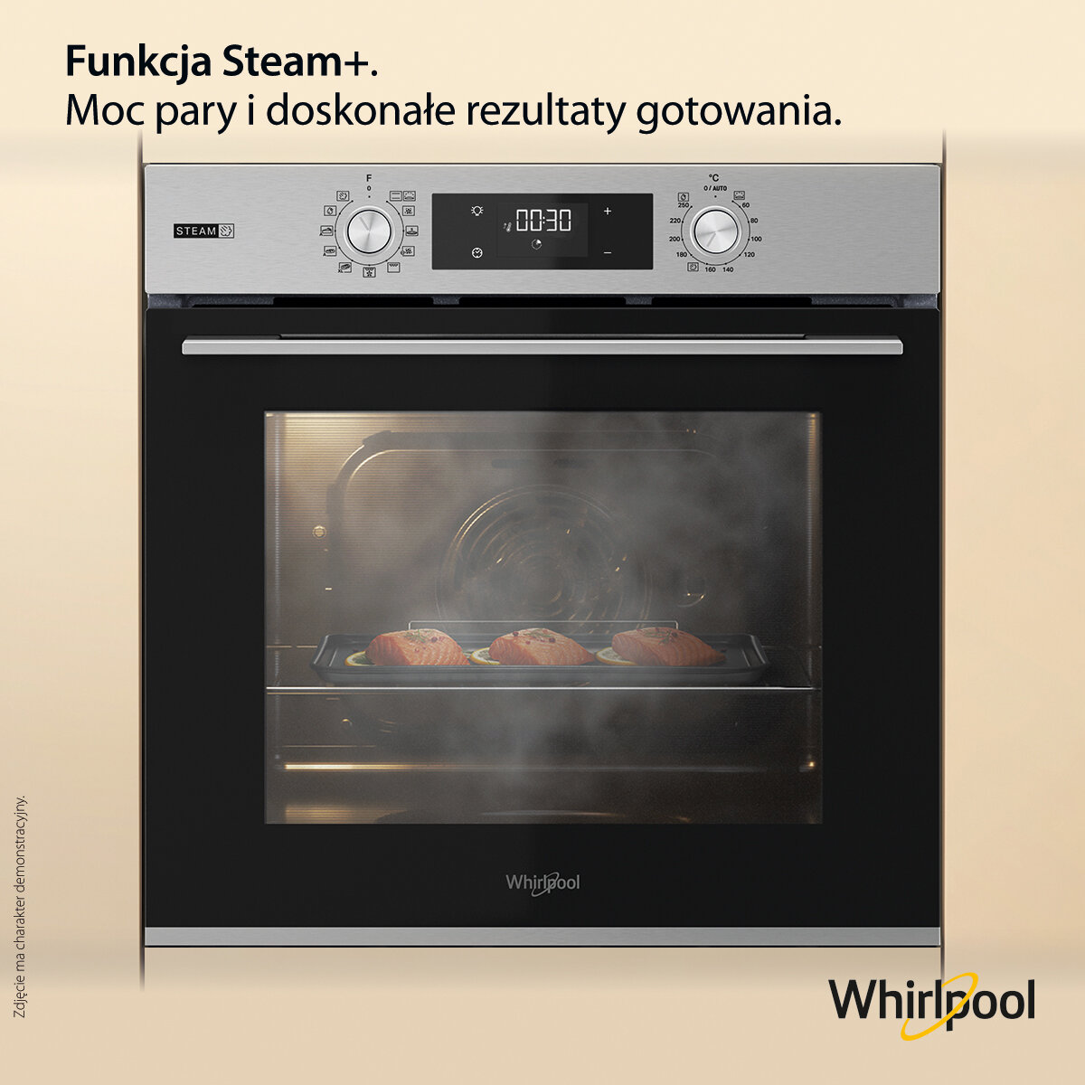 Piekarnik z jedzeniem, widoczna para. Srebrny panel, czarne drzwi i białe logo Whirlpool.