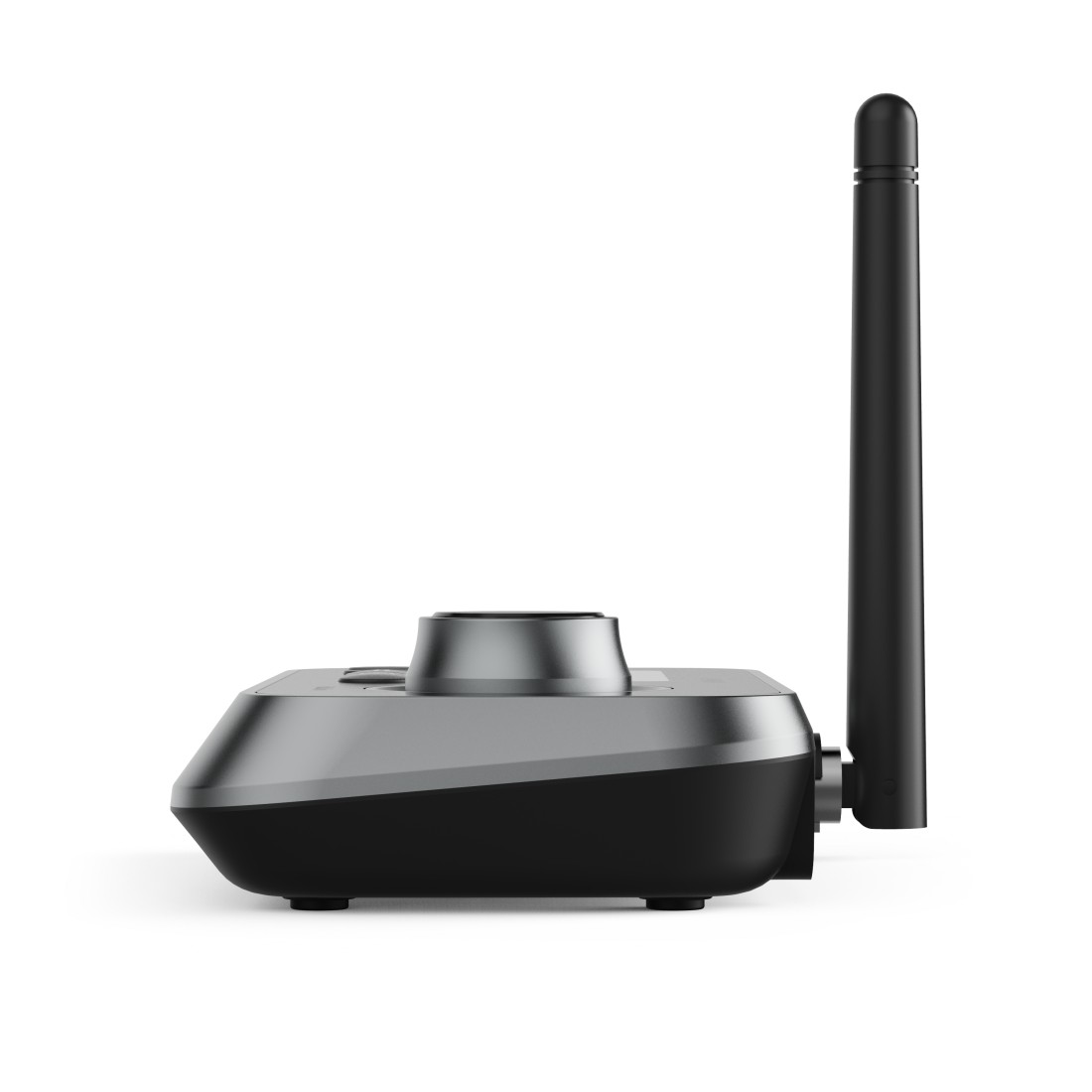 Schwarzer und grauer Router mit Antenne. Seitenansicht, weißer Hintergrund. Antenne ist hoch und schwarz.