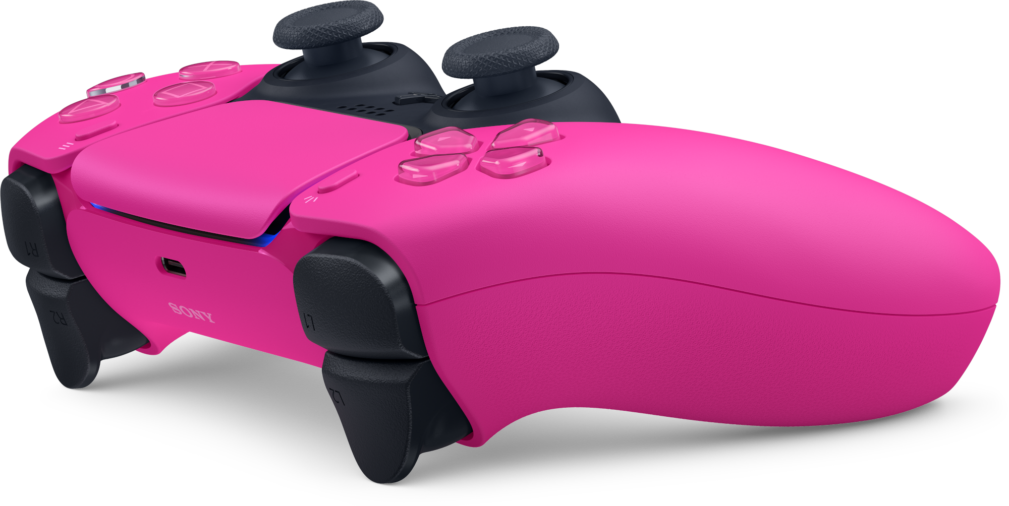 Egy élénk rózsaszín Playstation 5 kontroller, oldalról nézve, fekete háttér előtt.