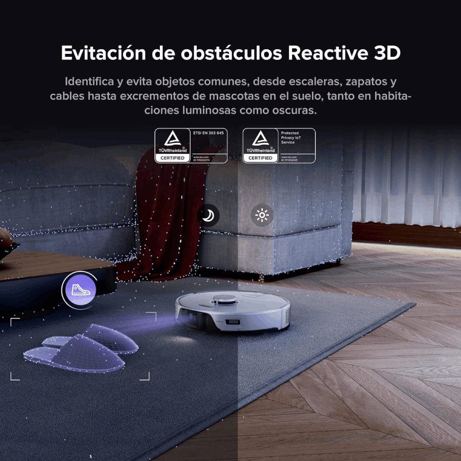 Un robot aspirador está limpiando una habitación con un sofá, zapatillas y una alfombra.
