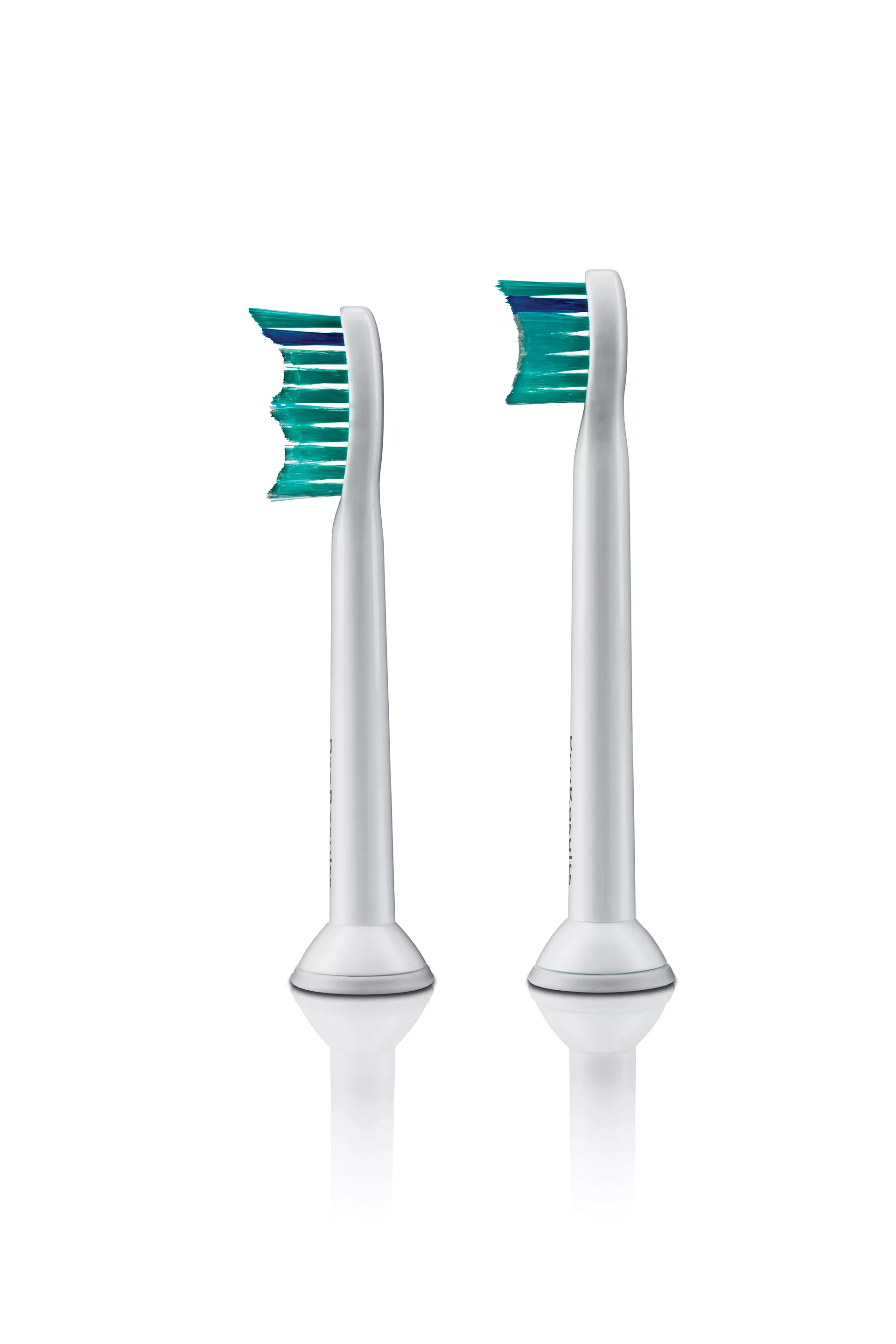 Két fehér Philips Sonicare fogkefefej kék-zöld sörtékkel, egymás mellett, fehér háttérrel.