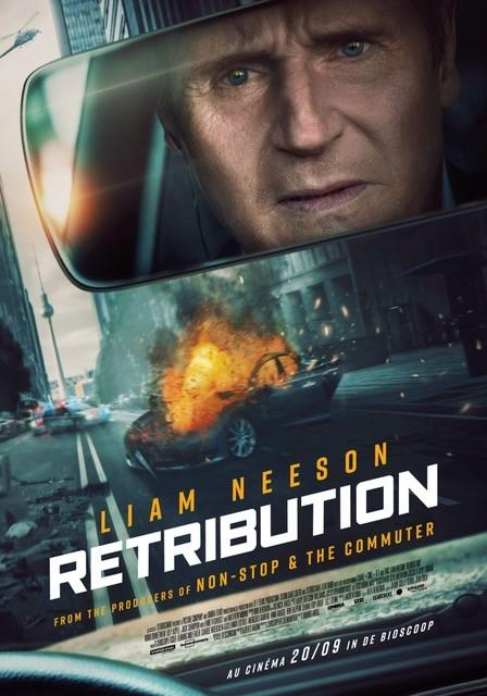 Affiche de film avec Liam Neeson dans un rétroviseur et une voiture en feu.