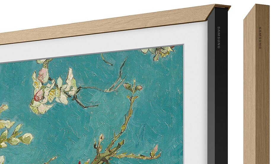 Rama telewizora z drewnianą listwą, grafiką i czarnym bokiem z marką Samsung.