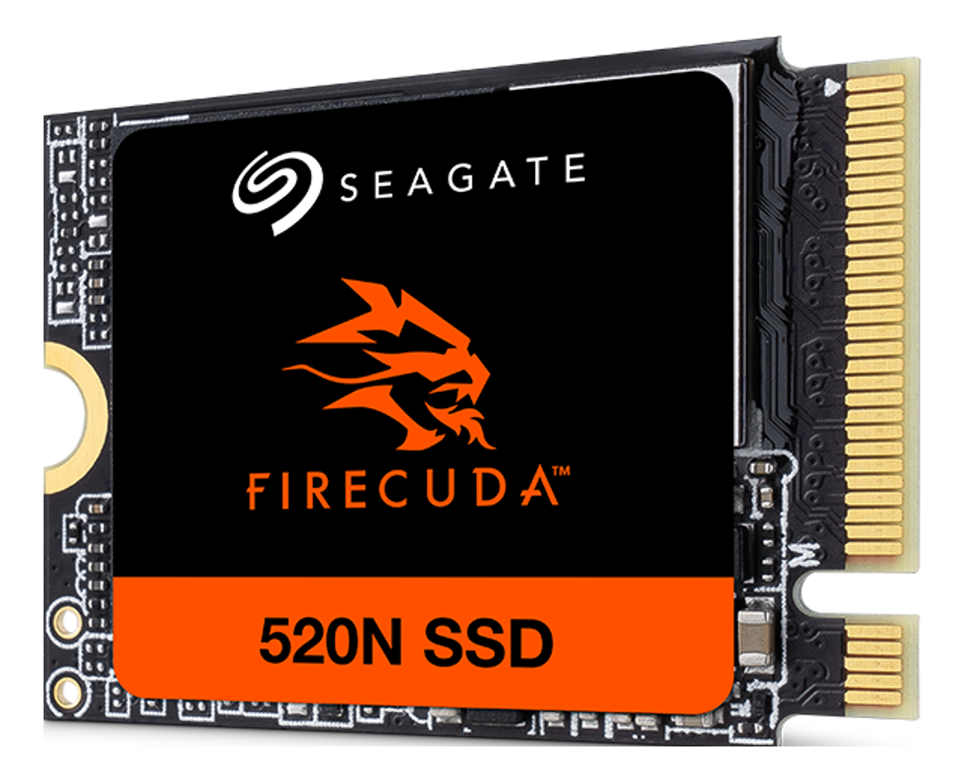 SSD-Laufwerk von Seagate. Schwarzes und oranges Etikett mit Logo und Modellbezeichnung. Hat goldene Stifte rechts.