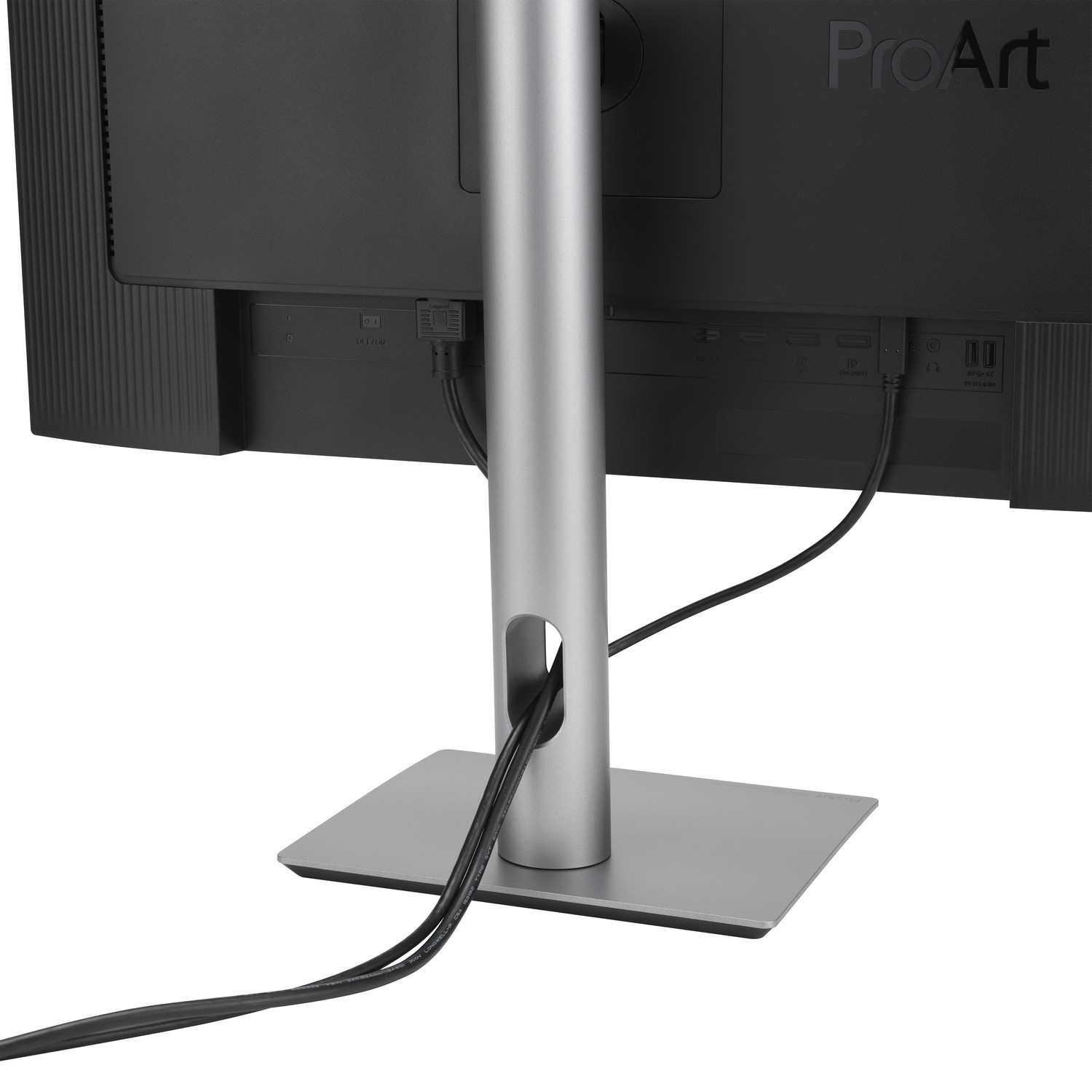 Achterkant van een computermonitor met kabels aangesloten, met de poorten en standaard.