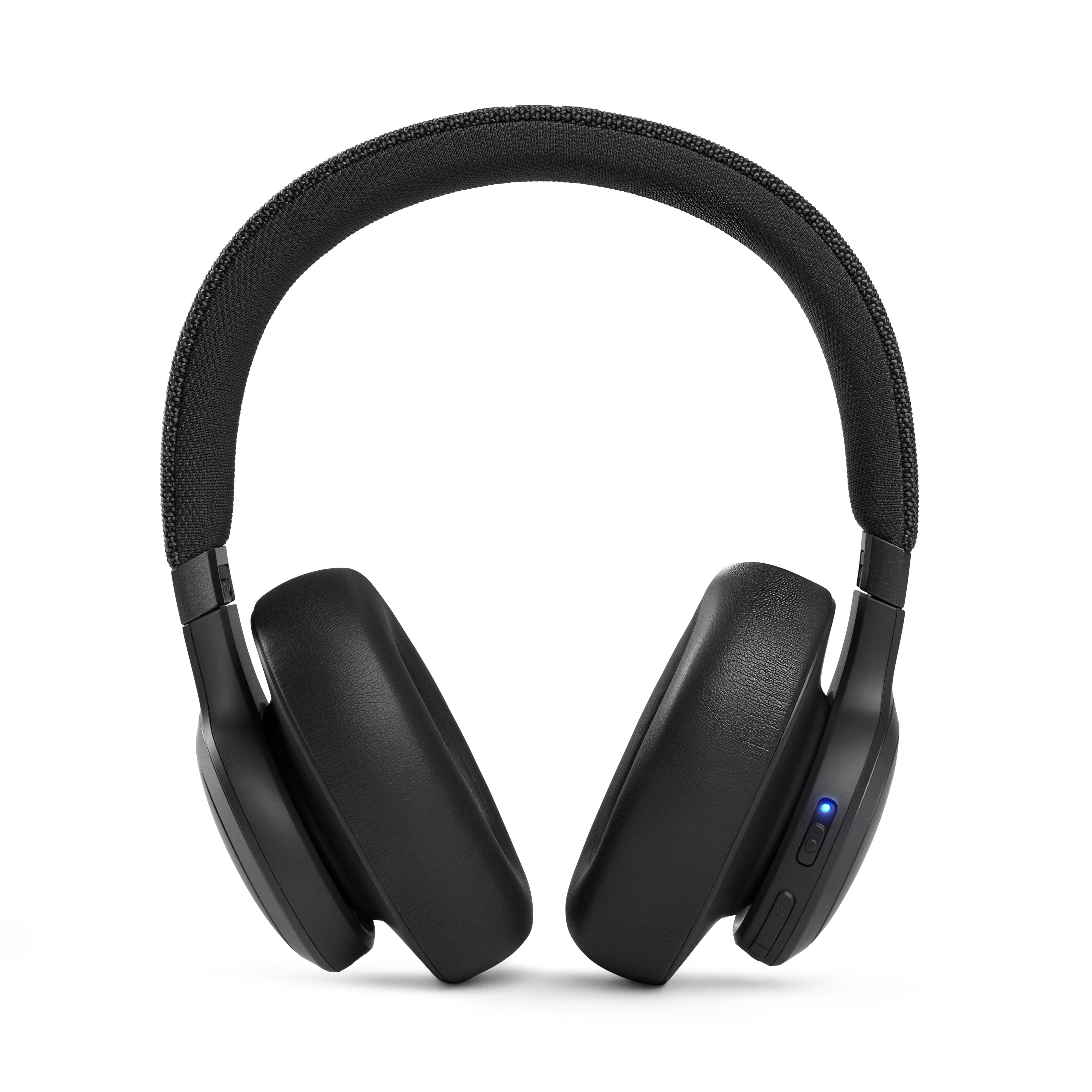 Schwarze Over-Ear-Kopfhörer. Kopfbügel und Ohrmuscheln sind schwarz. Weißer Hintergrund.