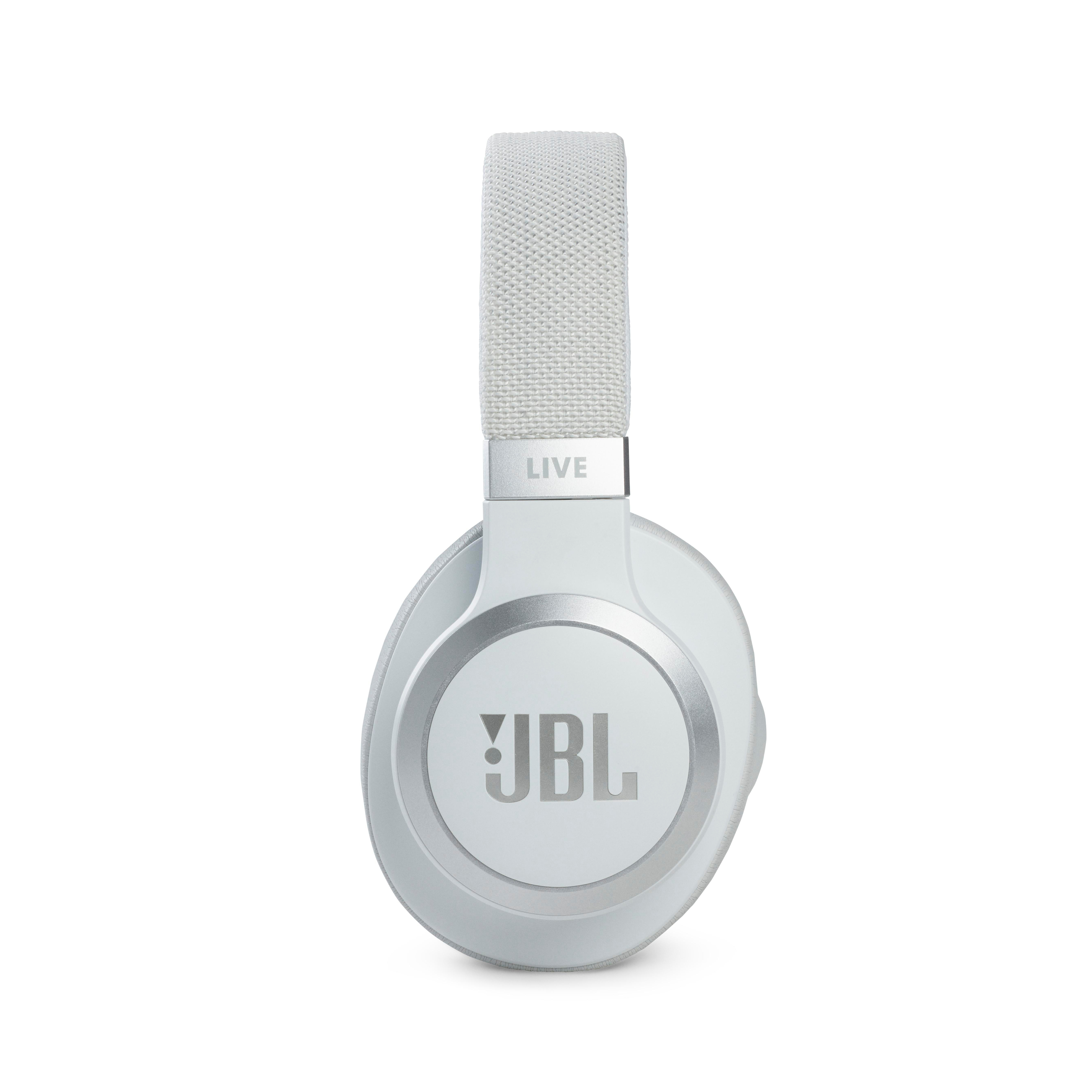 Weißer JBL Live Kopfhörer, Vorderansicht, auf weißer Oberfläche.