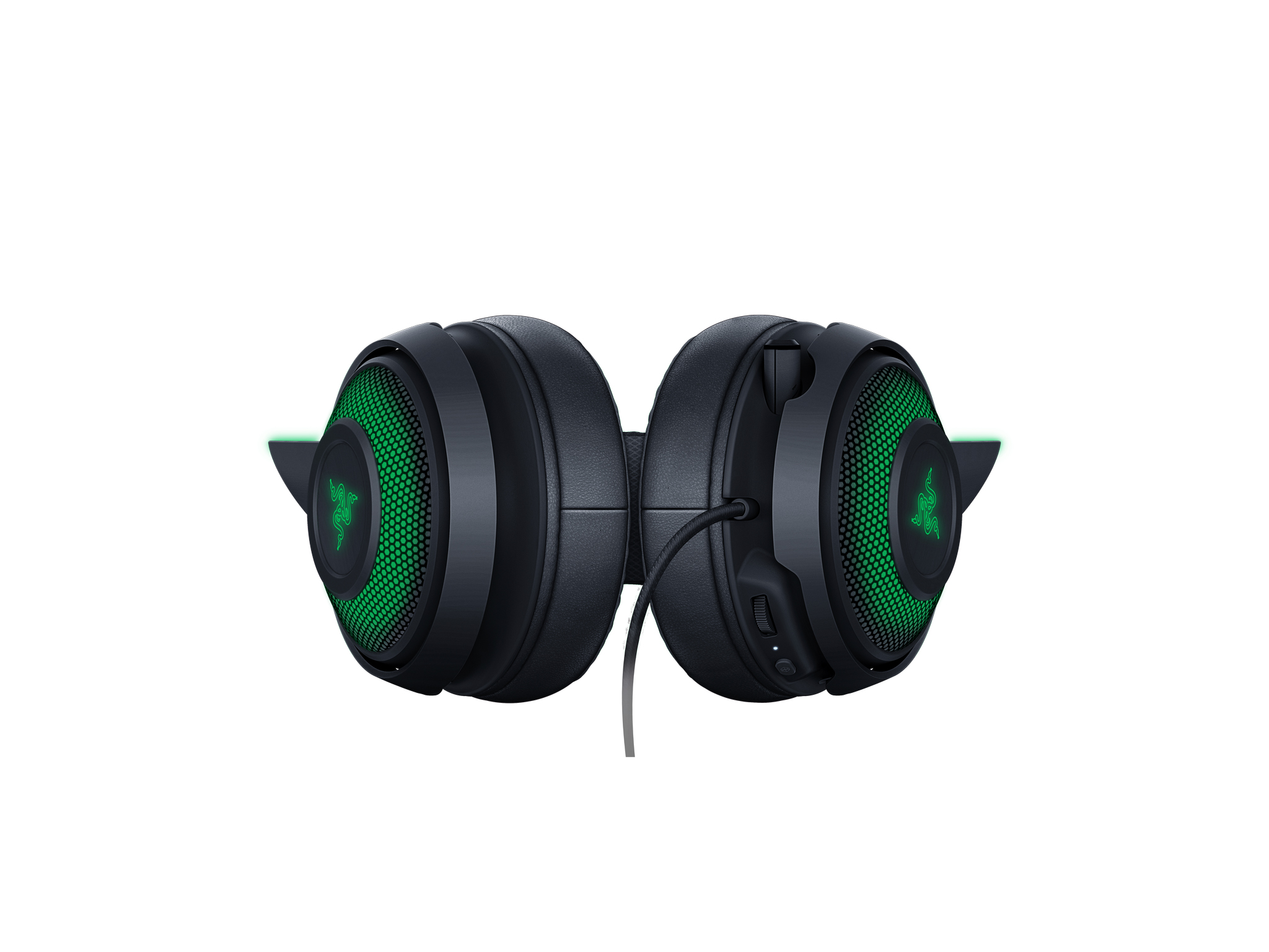 Yeşil detaylı siyah Razer kulaklık. Razer logosu görünür.