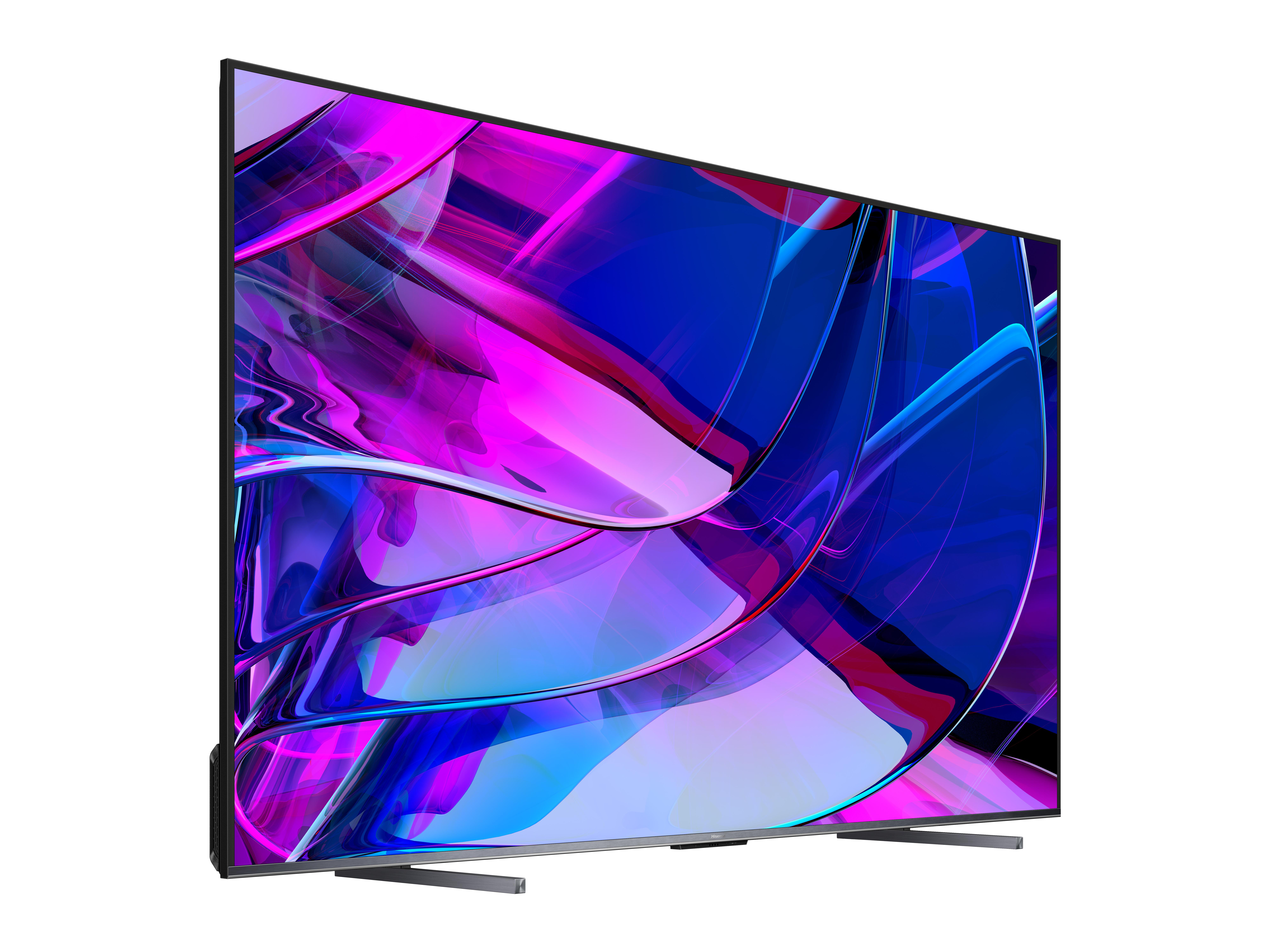 Großer, moderner Fernseher mit farbenfroher abstrakter Kunst auf dem Bildschirm. Weißer Hintergrund.