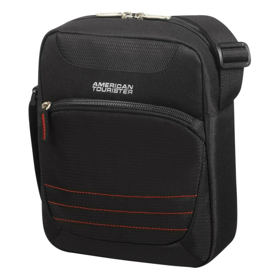 Fekete postás táska piros varrással és az American Tourister logóval.