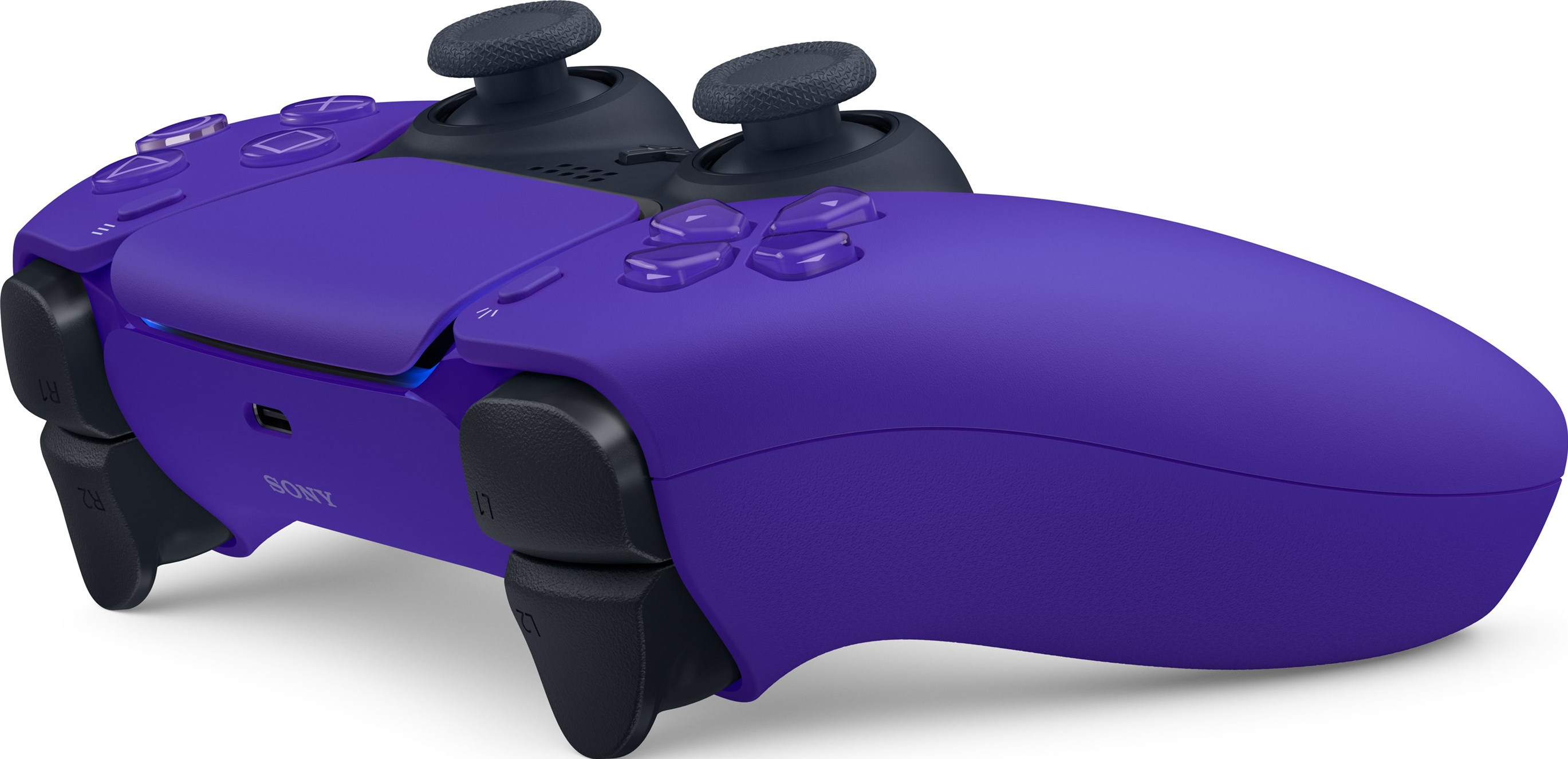 Paarse PlayStation 5 controller, schuine weergave, zwarte joysticks. Het Sony logo is zichtbaar.