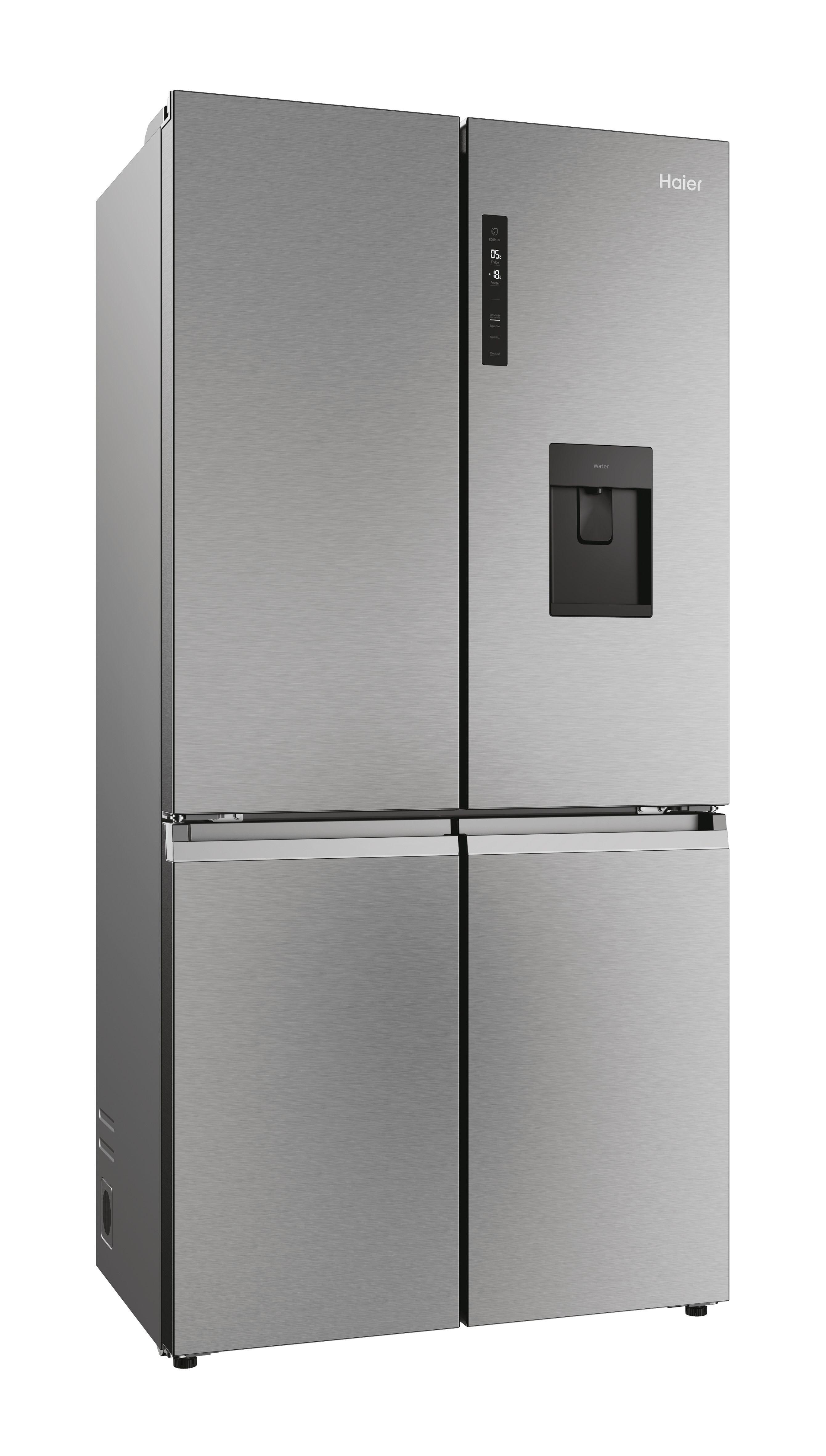 Ein Edelstahl-Haier-Kühlschrank mit vier Türen. Er verfügt über einen Wasserspender und ein Display.