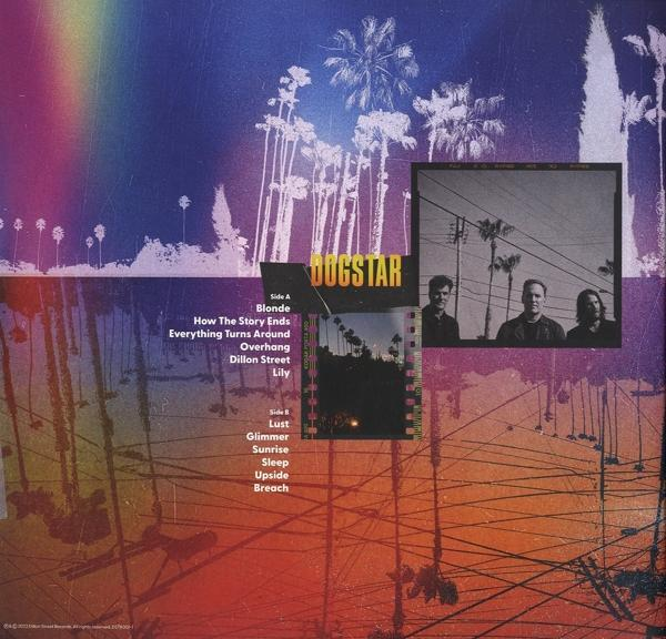 Rückseite eines Albumcovers. Enthält ein Foto einer Band, eine Titelliste und Palmen.