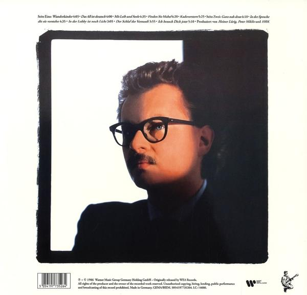 Ein Mann mit Brille auf einem Albumcover.