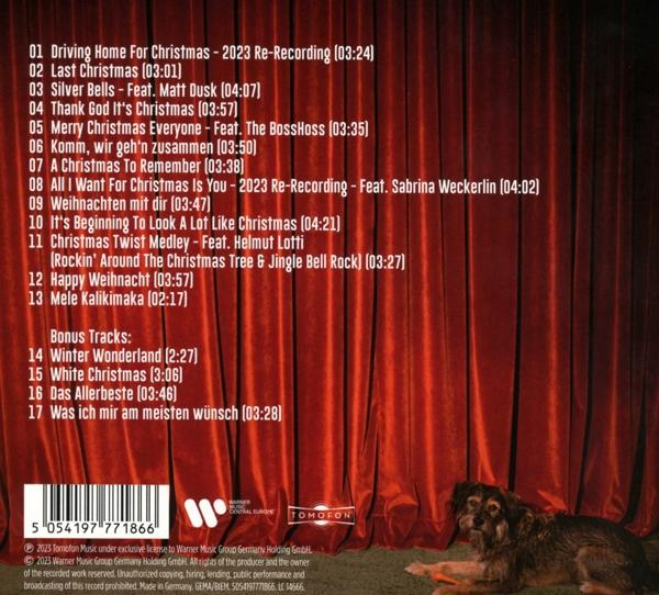 Albumcover mit Titelliste vor rotem Vorhang, Hund im Vordergrund.