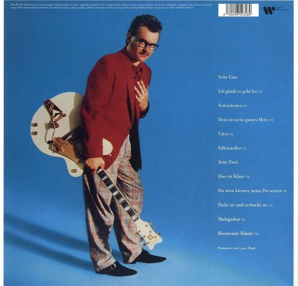 Mann in roter Jacke hält eine weiße Gitarre. Text auf dem Albumcover auf Deutsch.