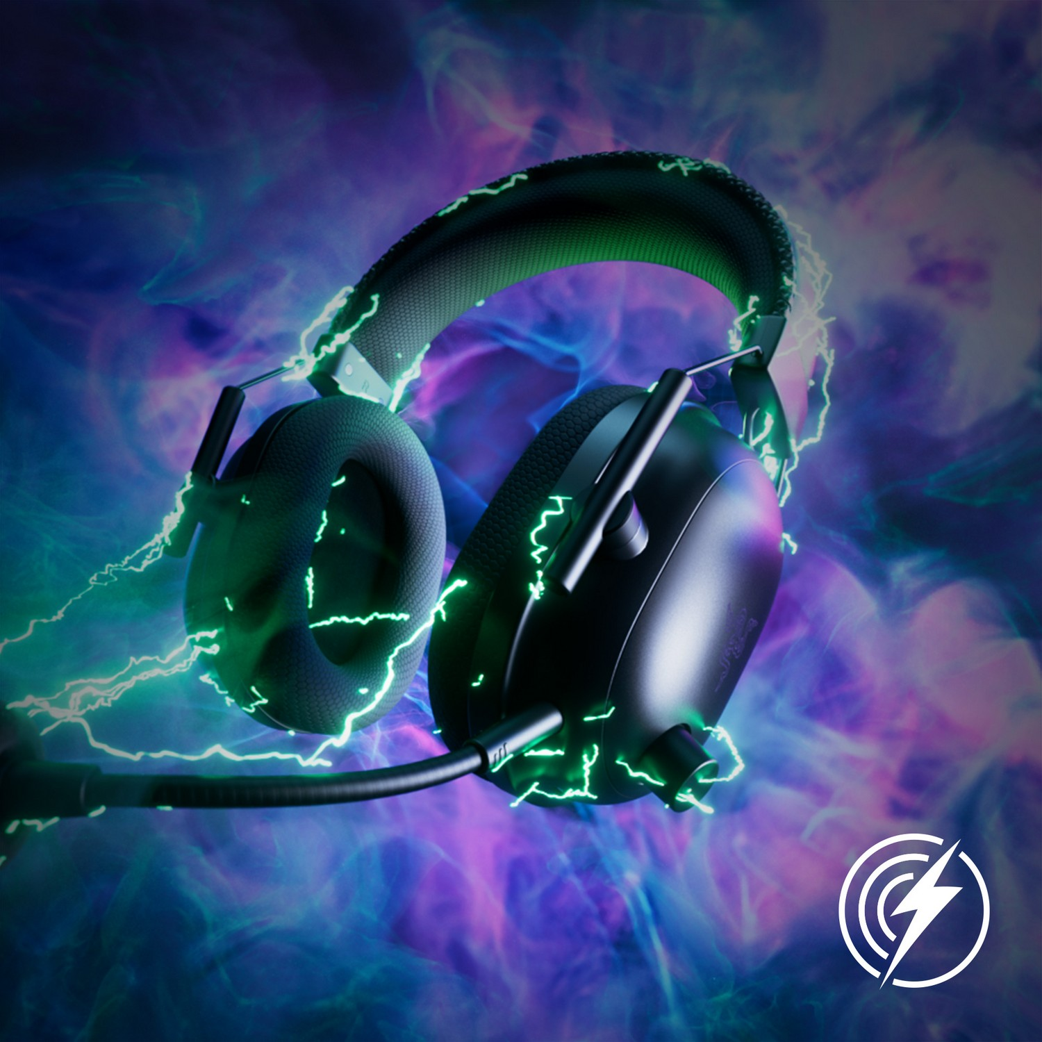 Casque de jeu noir avec graphiques d'éclairs verts sur fond violet/bleu.