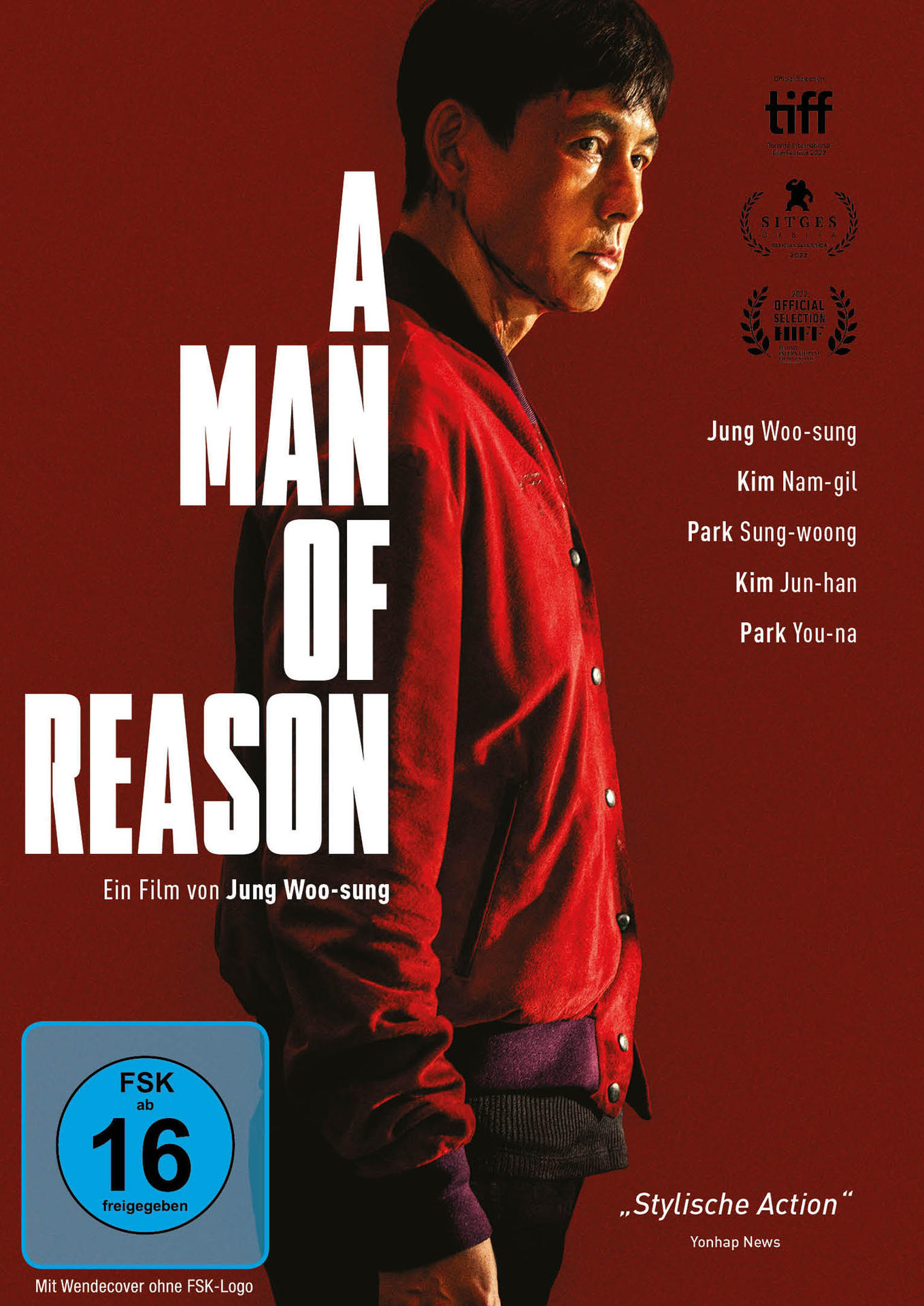 Filmposter mit Mann in roter Jacke, der wegschaut. Text in Weiß. Dunkler Hintergrund.