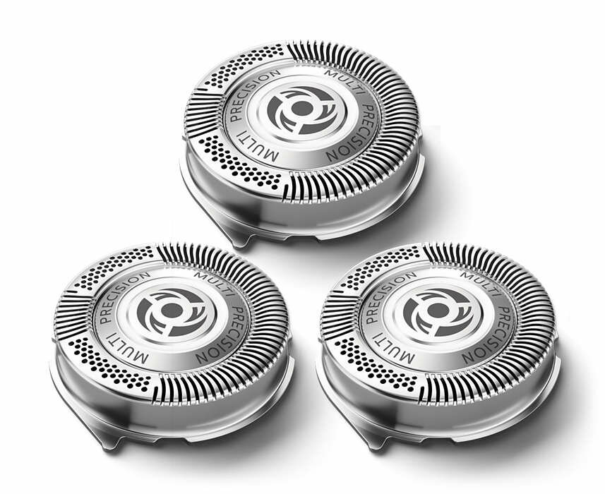 Trzy srebrne głowice do golenia na białej powierzchni. Każda głowica ma konstrukcję wieloprezecyjną.