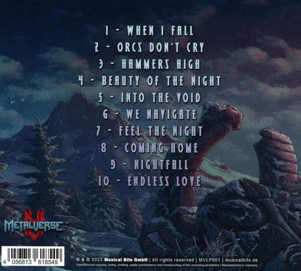 Albumcover mit einer Berglandschaft und einem Nachthimmel. Songtitel sind aufgelistet. Das Logo "Metalverse" ist sichtbar.