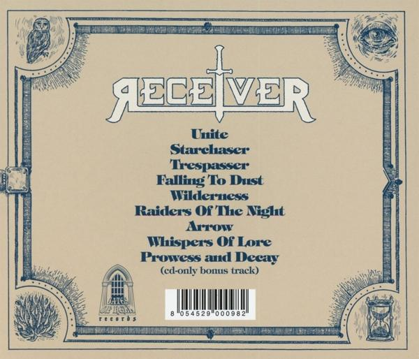 CD-Cover mit Text und einem Schwertsymbol. Der Hintergrund ist hellbeige mit einem Rand.