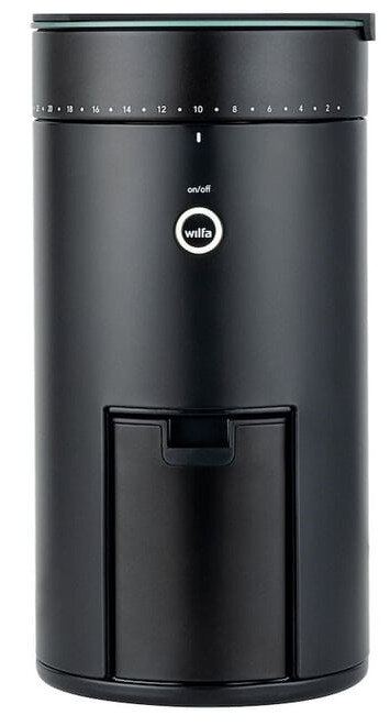 Czarny młynek do kawy Wilfa. Ma pokrętło na górze i przycisk włącz/wyłącz pośrodku.