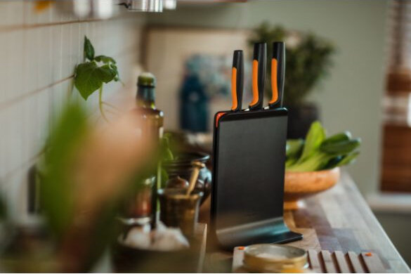 Zestaw noży FISKARS Functional Form w bloku plastikowym 1057555