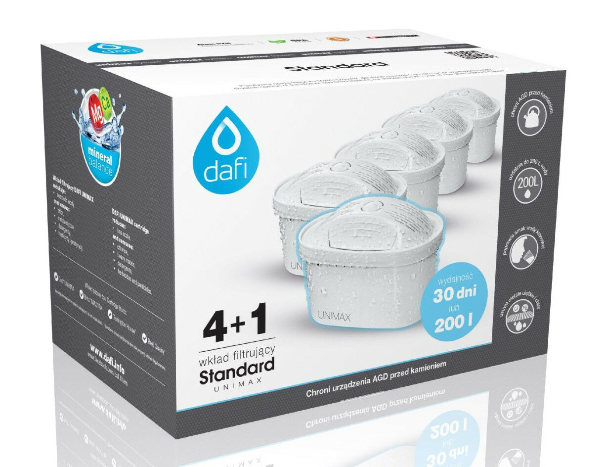 Pudełko filtrów do wody. Zawiera wkłady filtrujące i tekst: "4+1 UNIMAX". Białe tło.