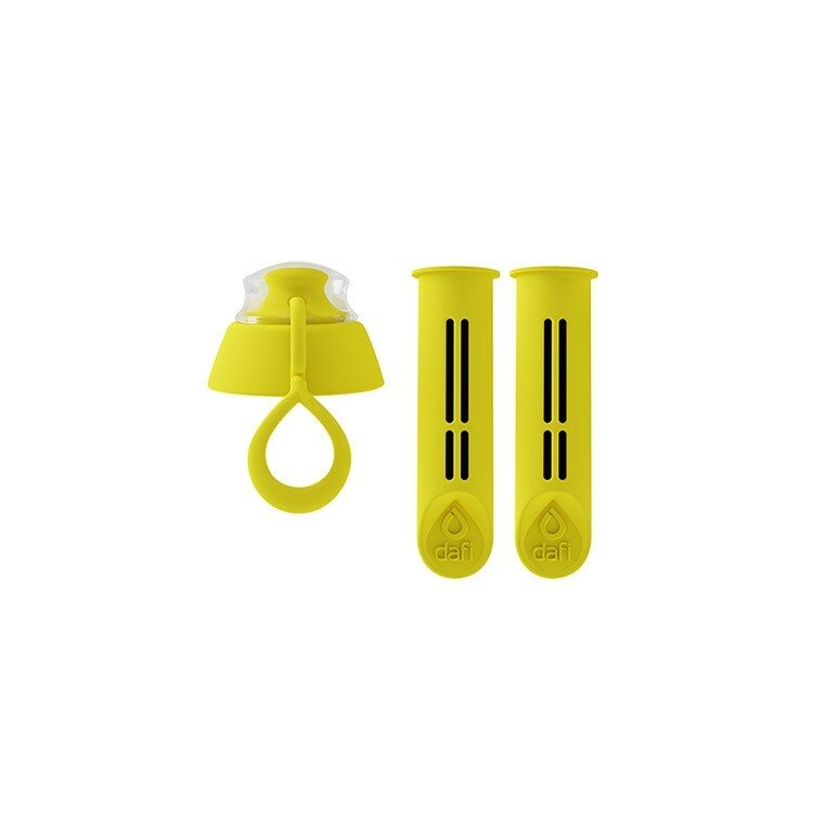 Dwa żółte wkłady filtra wody i żółta pokrywka, używane do filtracji wody.