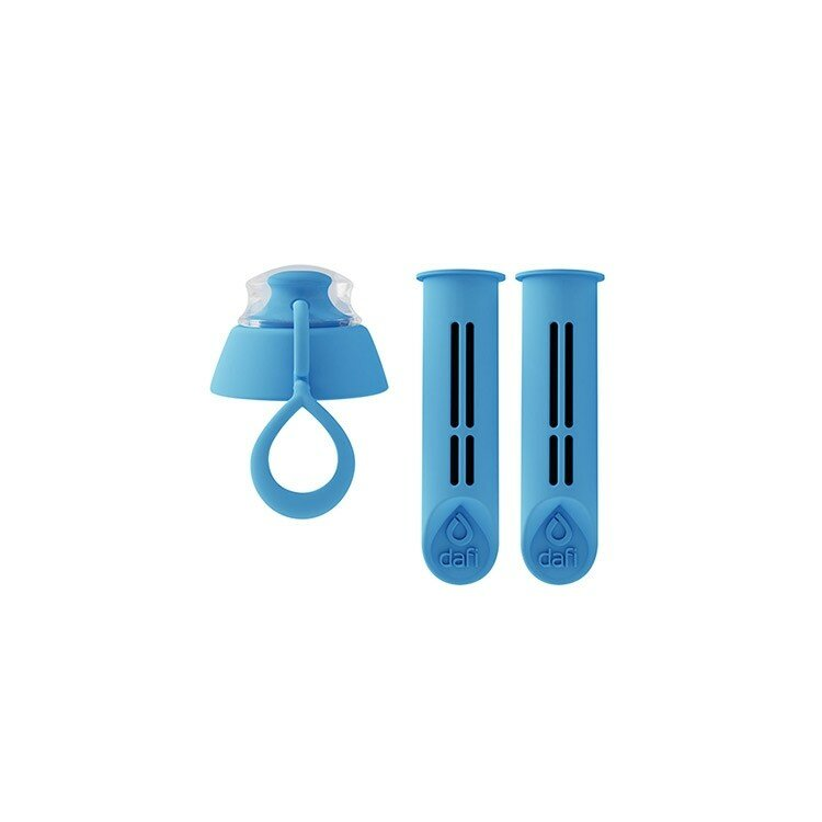 Niebieskie elementy filtra wody. Pokrywa i dwa cylindryczne filtry.