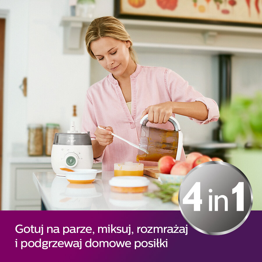 Kobieta przelewa zupkę do miseczki obok parowaru.