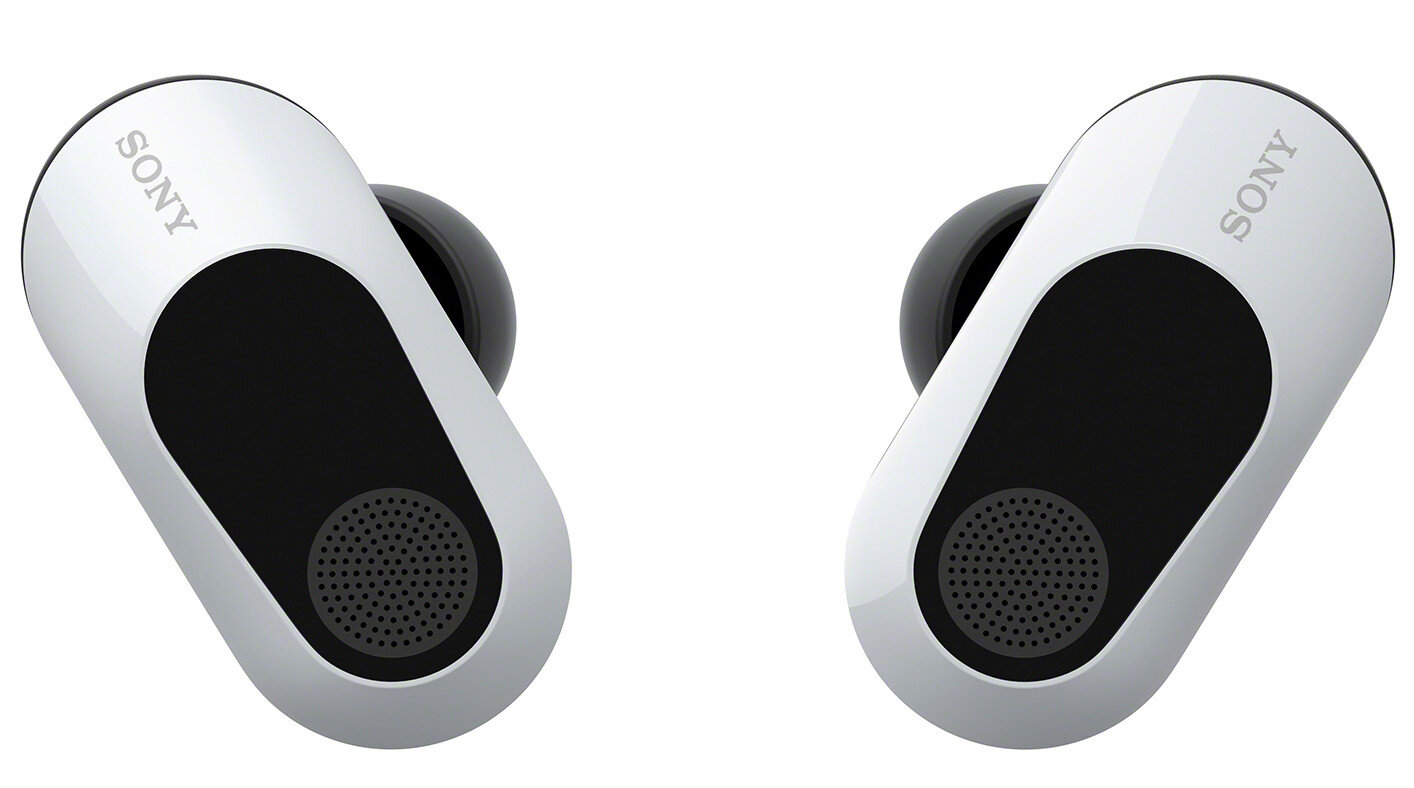 Dwa białe słuchawki Sony z czarnymi detalami. Na każdym napis SONY.