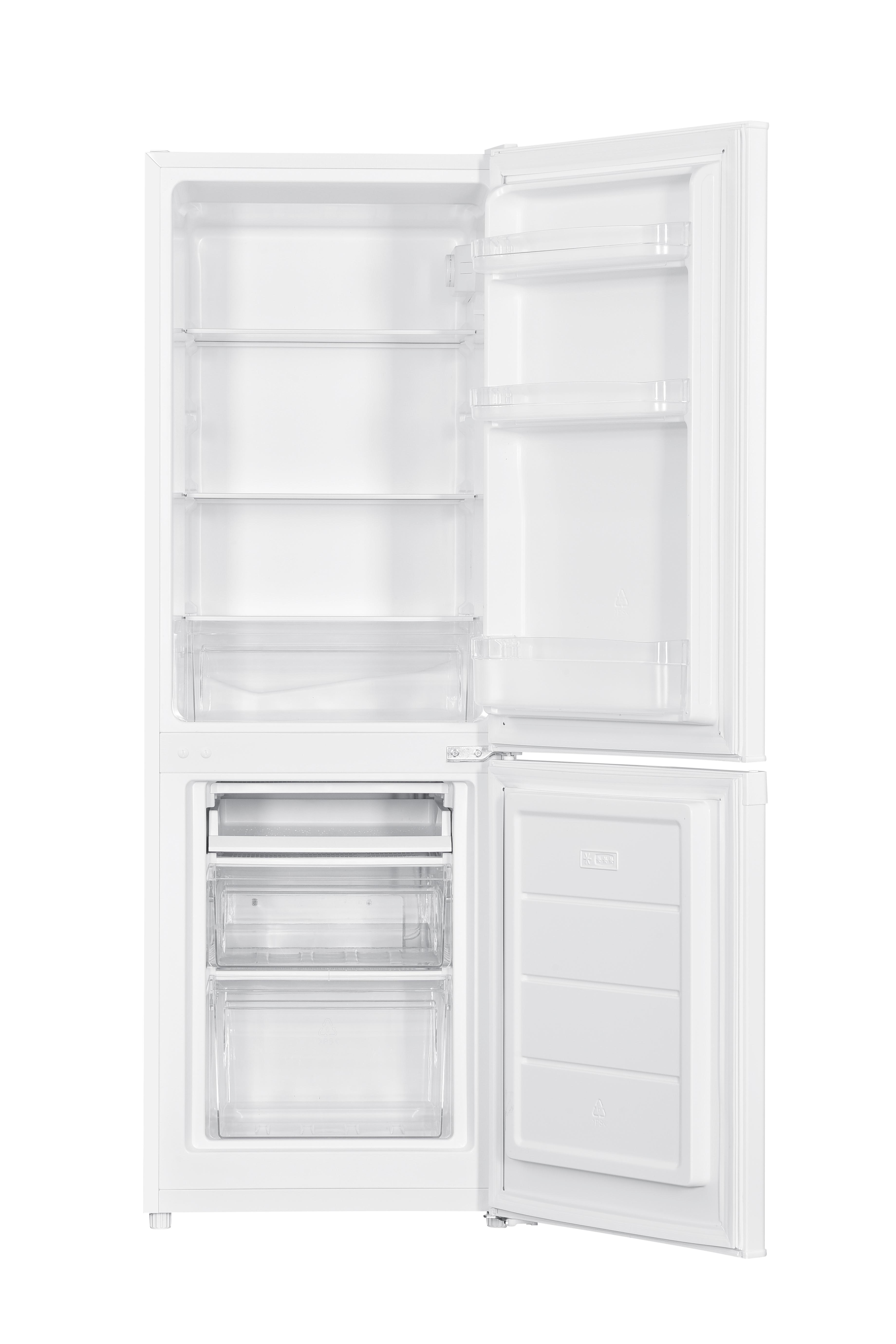 Ein leerer, offener weißer Kühlschrank mit Regalen und Schubladen. Das Gefrierfach ist sichtbar.