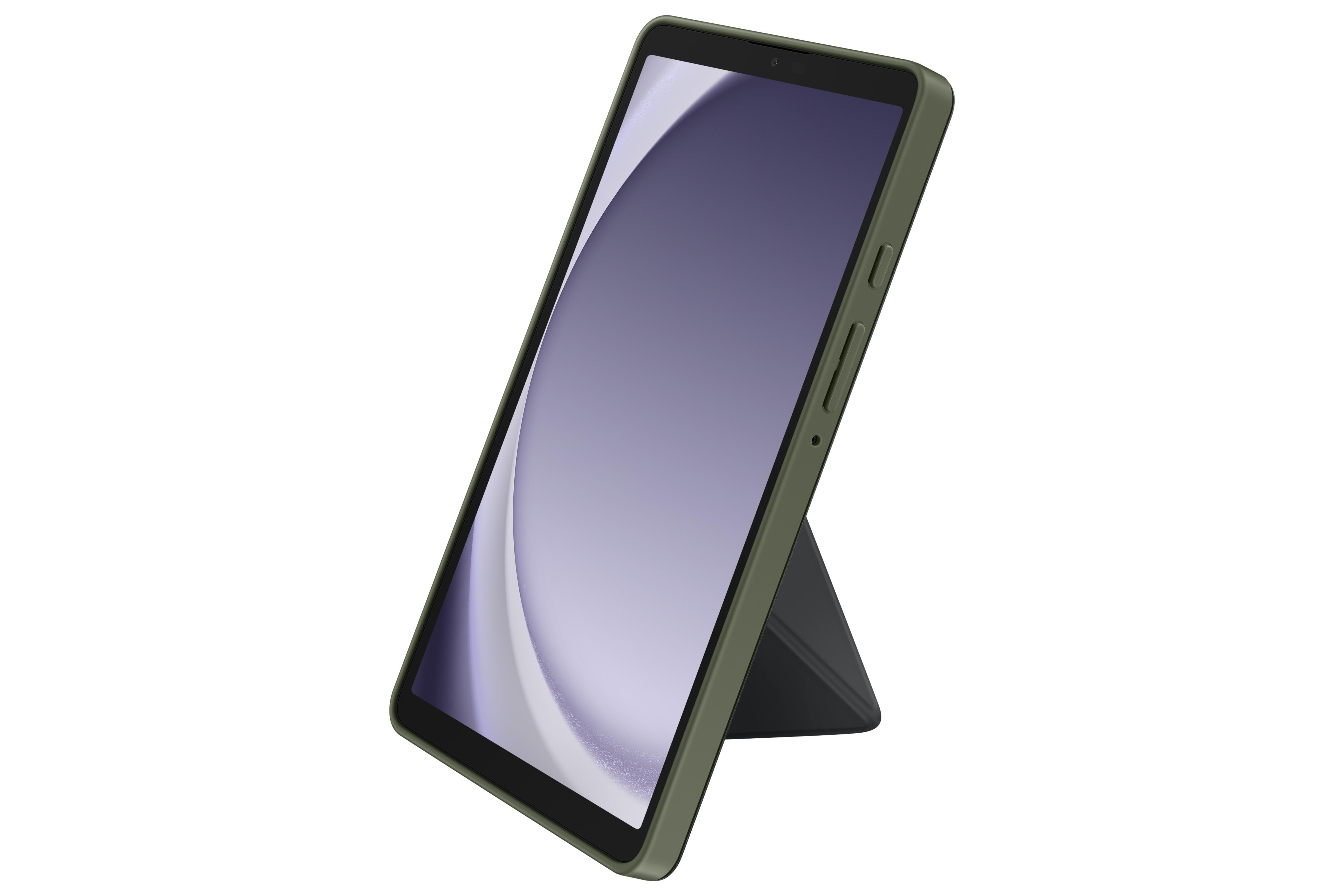 Ein Laptop mit offenem Bildschirm, der eine schneebedeckte Berglandschaft zeigt. Die Tastatur ist aus der Vogelperspektive sichtbar.