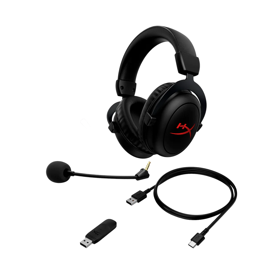 Auriculares para juegos negros, micrófono, conector USB y cable. Logotipo de HyperX en la orejera.