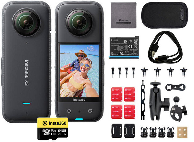 Kamera Insta360 X3 z akcesoriami. Zawiera dodatkową baterię, kartę SD i różne mocowania.