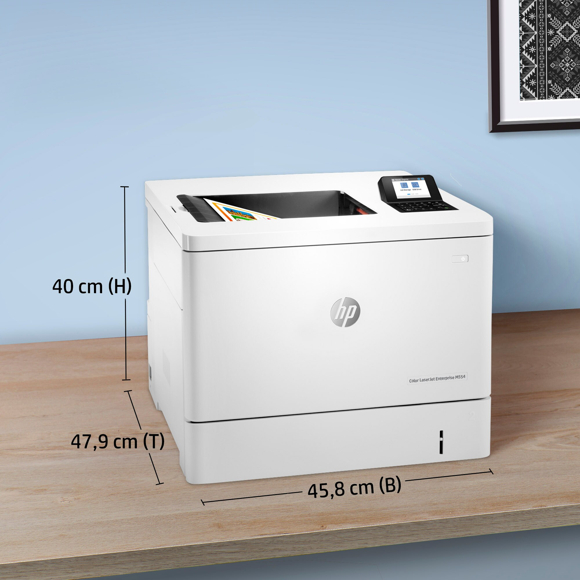 Ein weißer Drucker mit Abmessungen. Text auf dem Bild: Color LaserJet Enterprise M554.