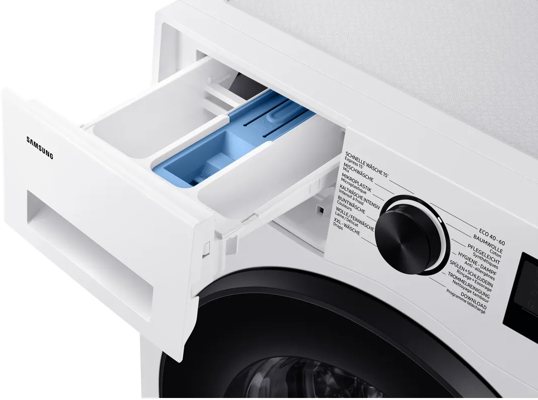 Primo piano di un cassetto bianco per detersivo per lavatrice con un vano blu all'interno.